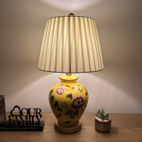 Lampe de table jaune en céramique avec fleurs papillons DEL incluses l 12 po x P 12 po x H 22 po