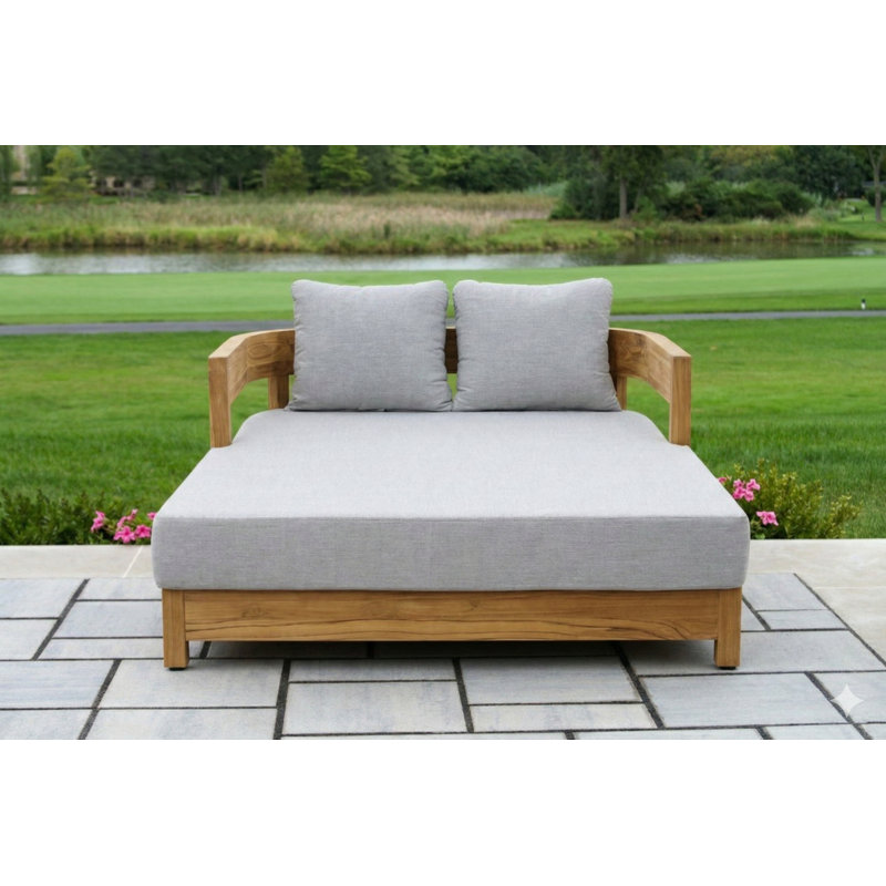 Lit de jour double extérieur en teck massif Everlee avec coussins gris Sunbrella, Gris