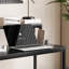 Bureau d'ordinateur surdimensionné de style industriel multi-couches. Bureau d'ordinateur avec plusieurs couches, table de jeu à double zone de rangement, support de rangement-118041574