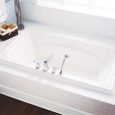Baignoire à air très épurée 71,5 po x 41,75 po Town Square