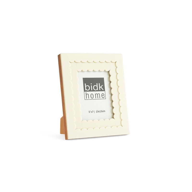 Cadre photo en résine blanche avec motif floral, L 5 po x H 7 po