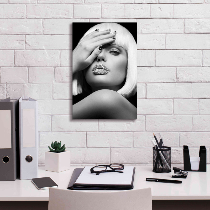 "Diamond Lips BW" par Design Fabrikken, H 18 po x l 12 po x P 0,75 po