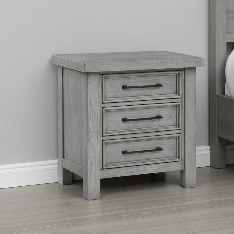 Table de chevet Daisy, placage de manguier gris, 3 tiroirs, boutons en métal bronze