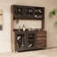 Grande armoire à vin organisant le vin avec portes en verre, tiroirs et crochets-439997052