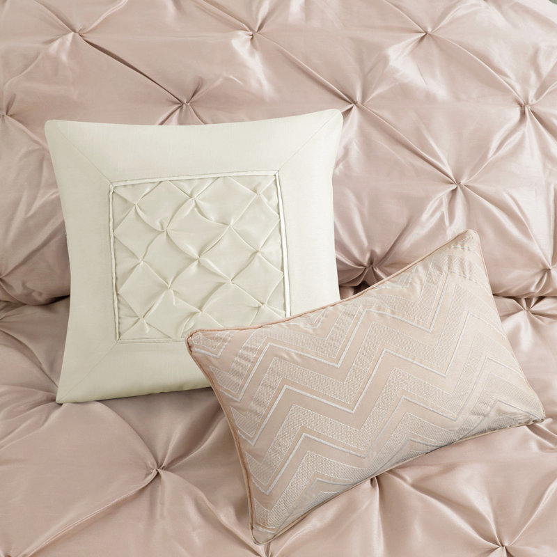 Literie 7 pièces rose poudré pour lit King - Décoration somptueuse : 1 couette, 2 taies d'oreiller, 3 oreillers, cache-sommier. Lavable. Design élégant et décoratif.