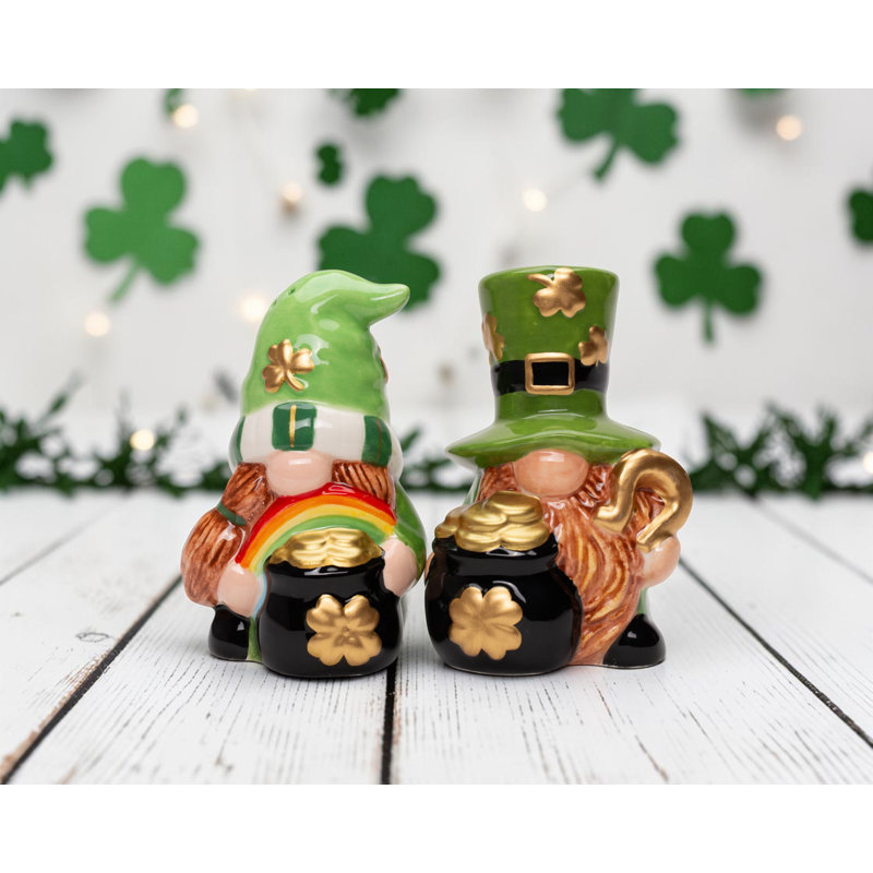 Gnomes de Saint-Patrick avec sel et poivre