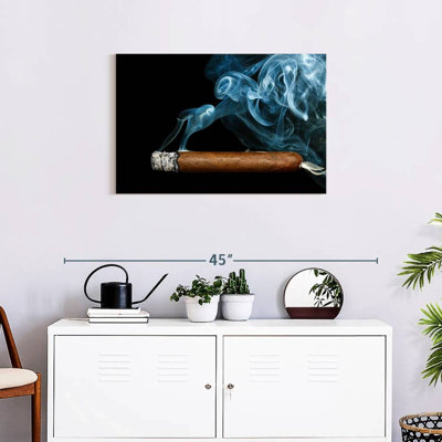 Senne Cigar With Smoke