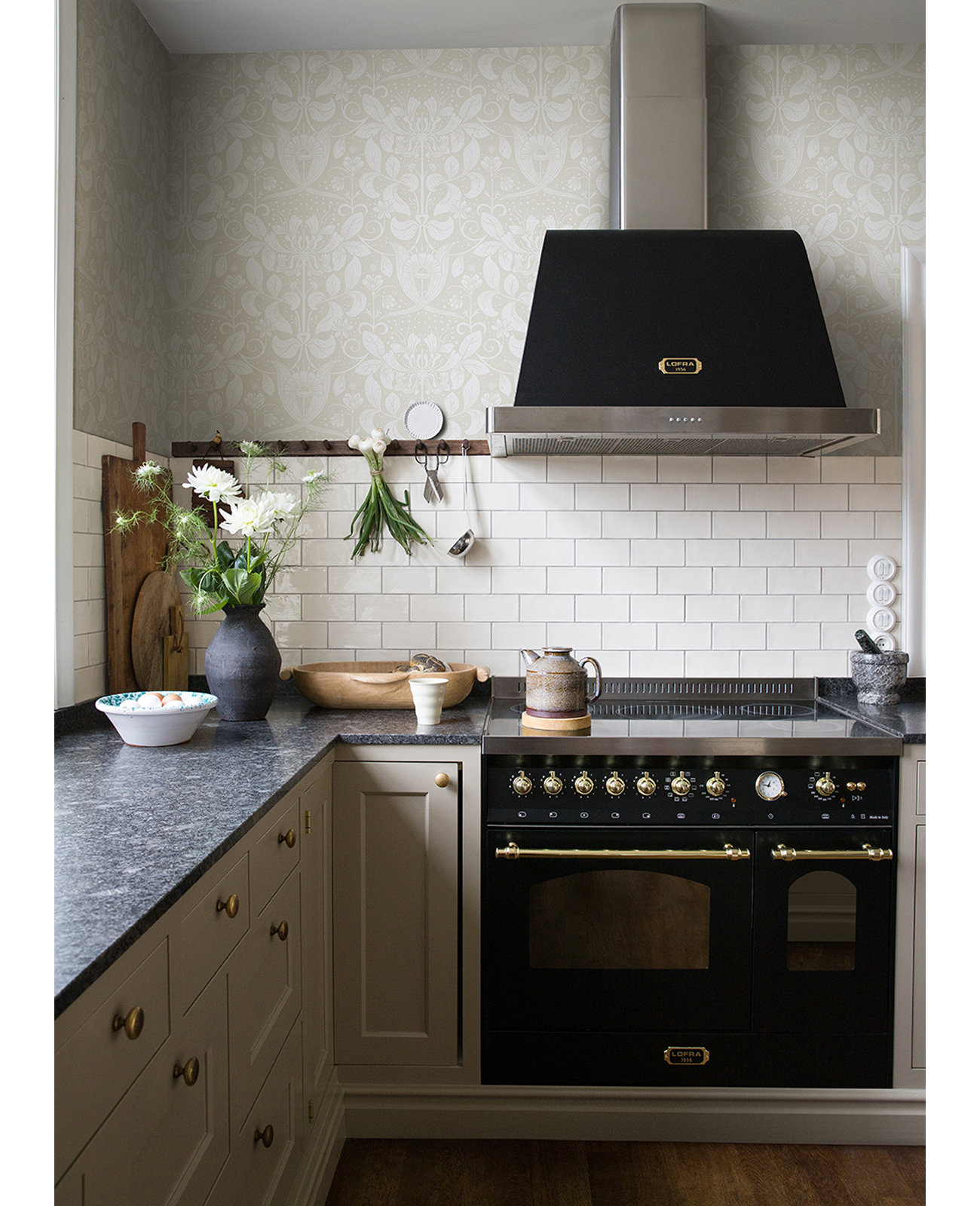 Leavy Floral Wallpaper, Bone