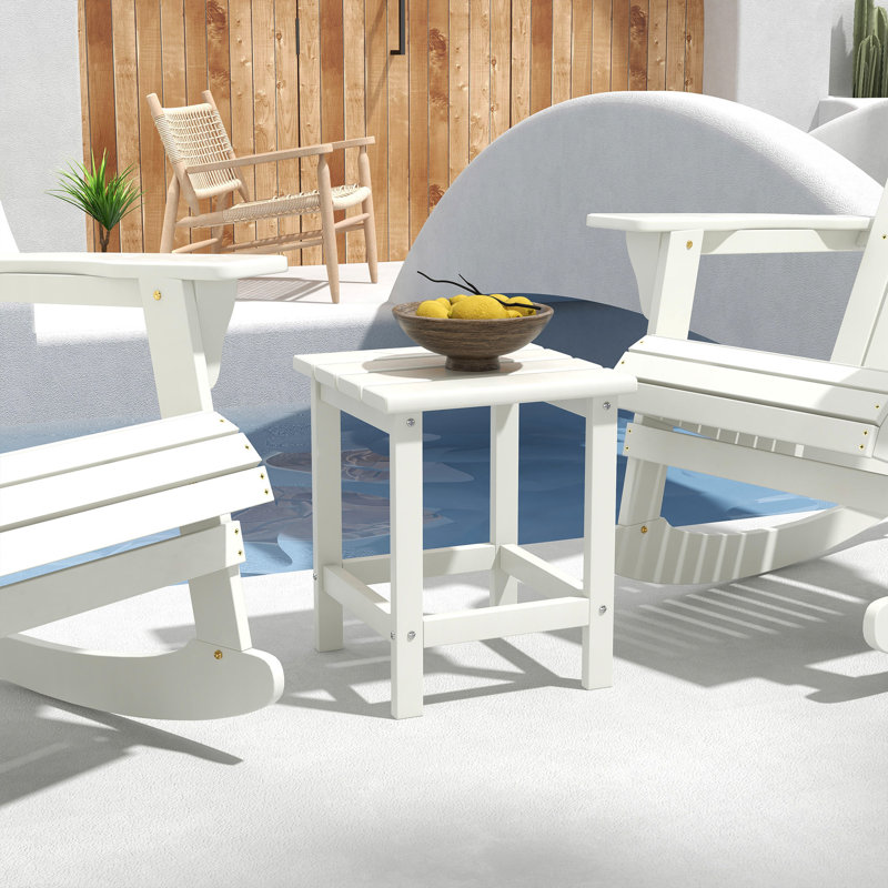 Table d'appoint carrée de 38 cm (15 po) pour terrasse, véranda, piscine ou balcon. Structure robuste et fiable, capacité de 50 kg (110 lb), couleur blanche, résistante aux intempéries.