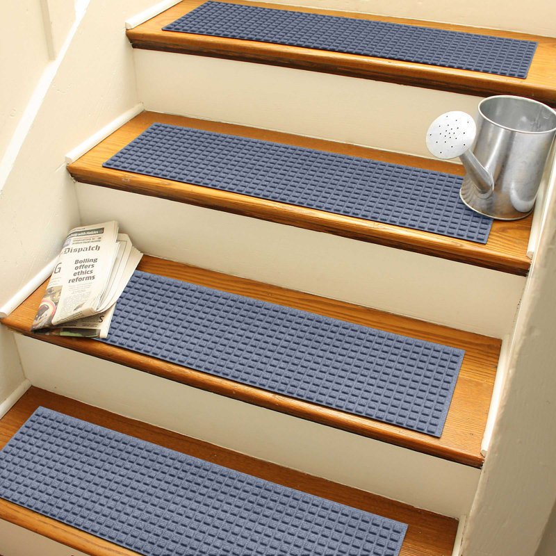 Tapis d'escalier intérieur et extérieur 8,5 po x 30 po WaterHog Squares, Pierre bleue