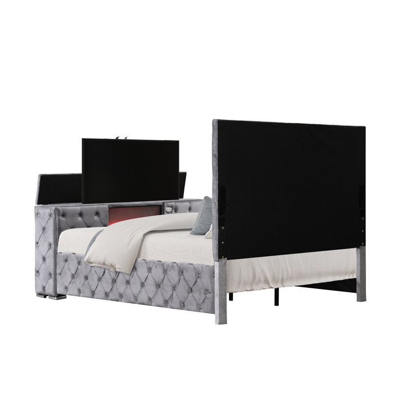 Grand lit moderne gris avec rangement pour téléviseur, foyer électrique, structure en bois massif et revêtement en velours