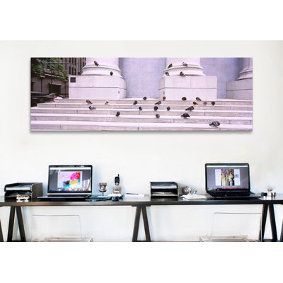 «Flock of Pigeons on Steps, San Francisco, California», reproduction de photo sur toile