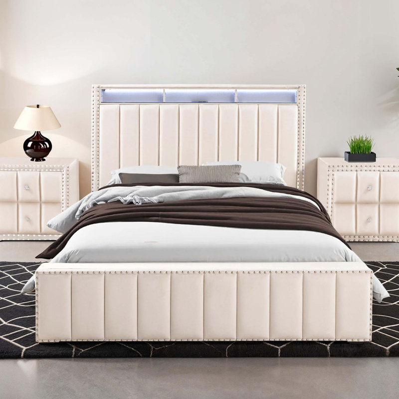 Tête de clou en tissu de chambre à coucher capitonnée Contemporary Glam, Grand lit, Beige