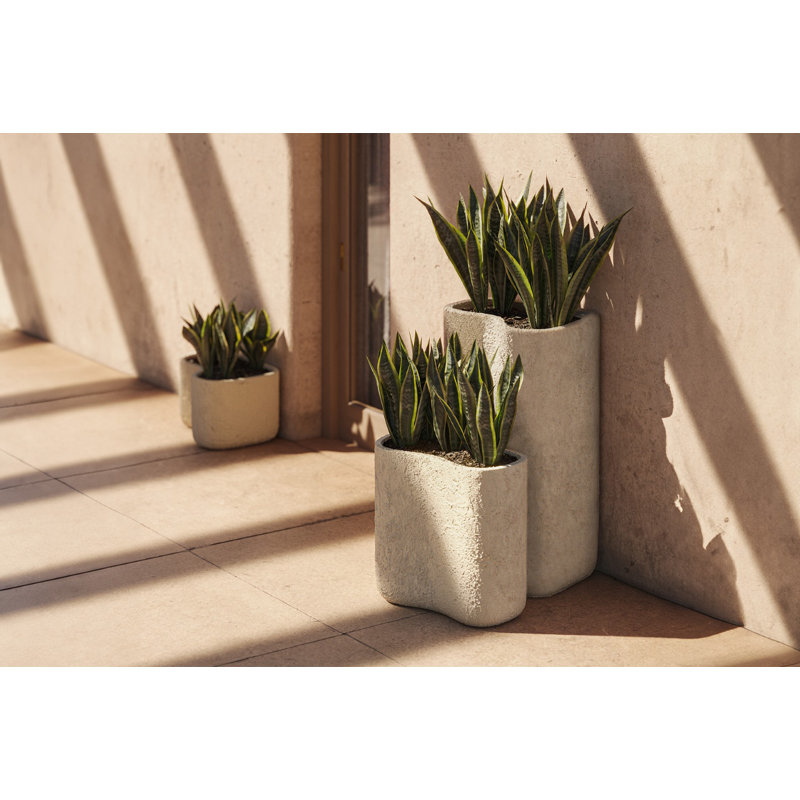 Milos Planter, 26.5" H x 28" W x 21.75" D, White
