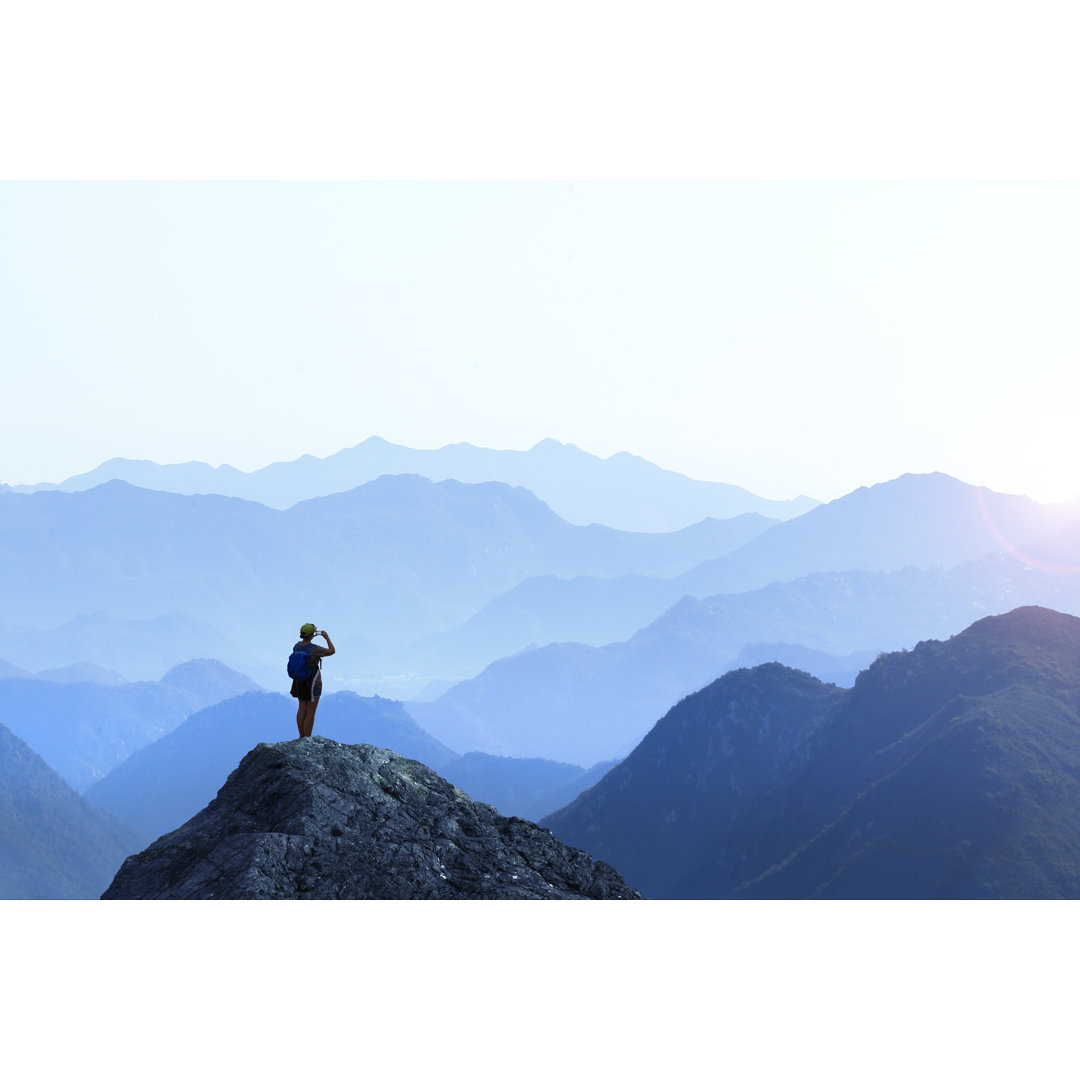 Female Hiker Taking Picture Of Sunset by DNY - Leinwandbild