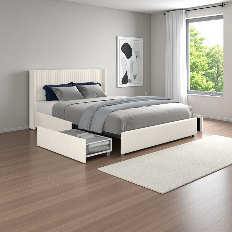 Lit plateforme tapissier à oreilles ivoire en velours, tête de lit de conception moderne avec canal serré, support de matelas à lattes en bois sans sommier tapissier