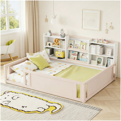 Lit plateforme simple en bois avec barrière de sécurité et tablettes de rangement latérales pratiques, base de lit pour enfant peu encombrante, naturel
