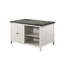 5 comptoirs de style transitionnel, tabourets gris foncé, table, pieds inclinés, tablettes de rangement ouvertes