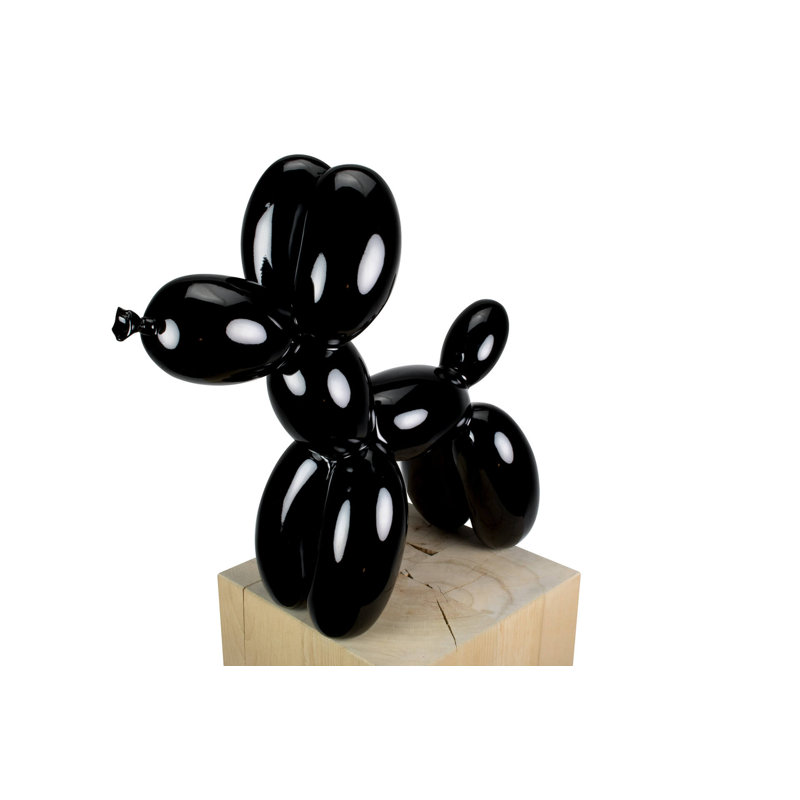 Small and fine sculpture, Black