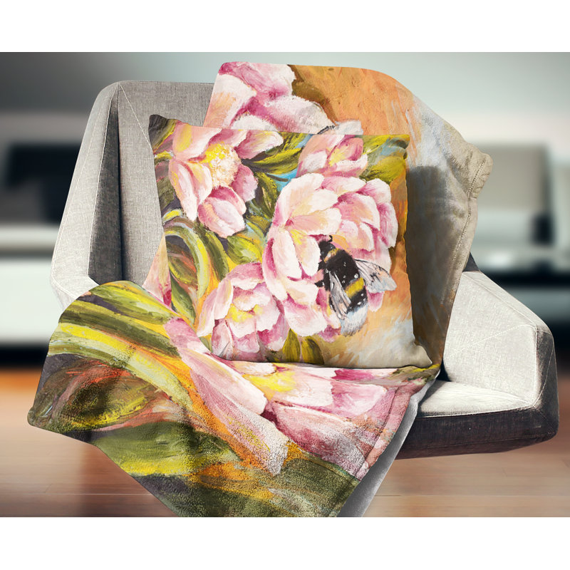 Abeille florale assise sur un coussin floral, 18 po x 18 po, Coussin décoratif