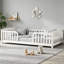 Lit double blanc avec barrière de sécurité et entrée centrale, plancher en pin massif avec barrières de sécurité complètes (sans sommier à lattes)-29091396-29091397