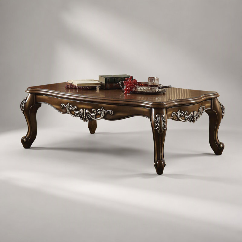 Table basse en chêne antique avec plateau festonné et pieds Queen Anne