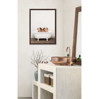 «Three Little Pigs In Vintage Bathaign» par Amy Peterson, reproduction d'art sur toile encadrée