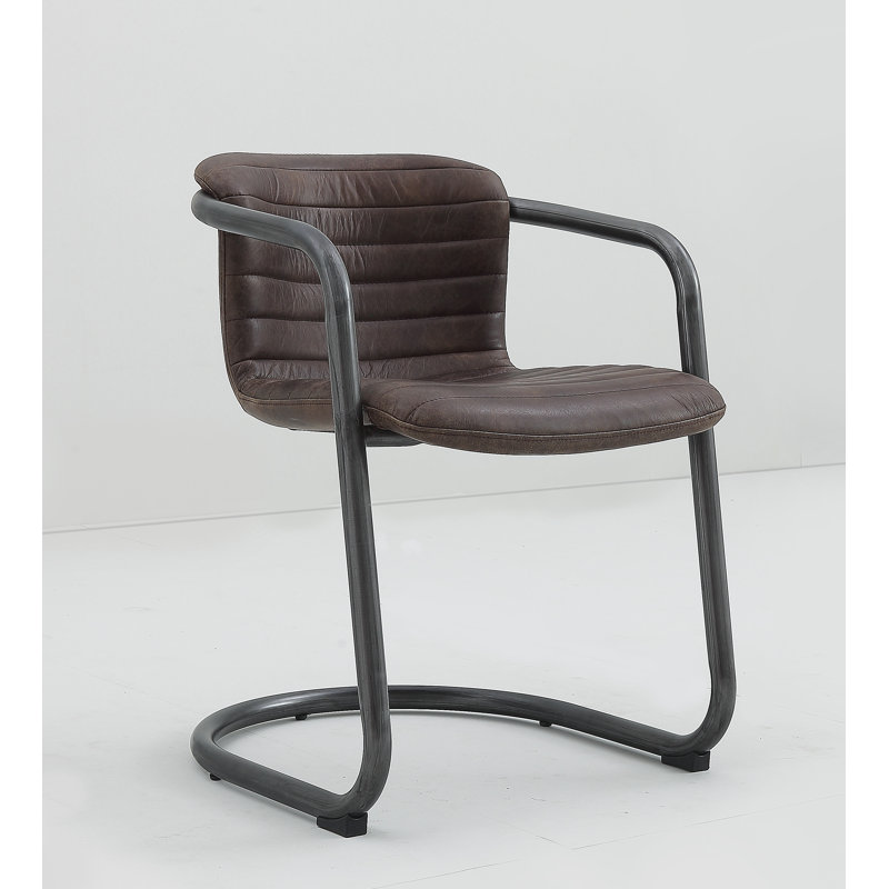 Chaise avec accoudoirs en métal rembourré en cuir Sandoval