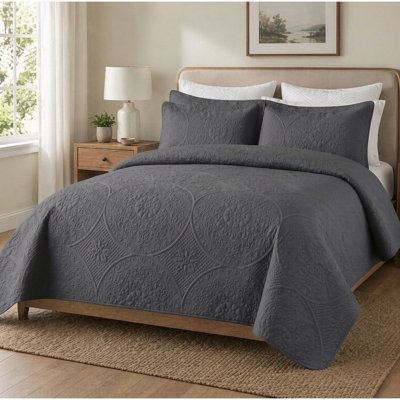 All‑Season Floral Quilt Bedspread