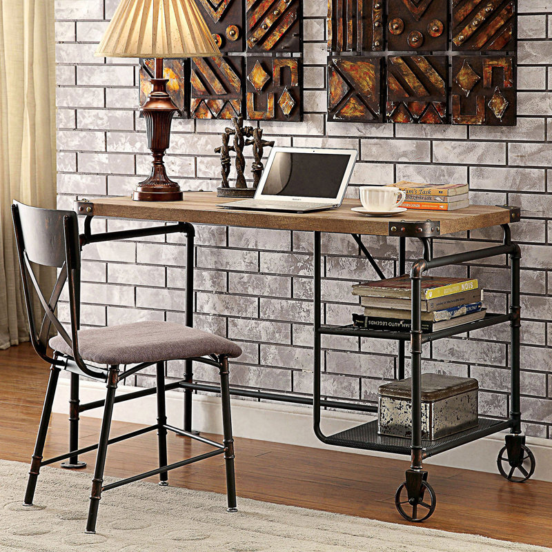 Bureau d'inspiration industrielle avec roulettes décoratives
