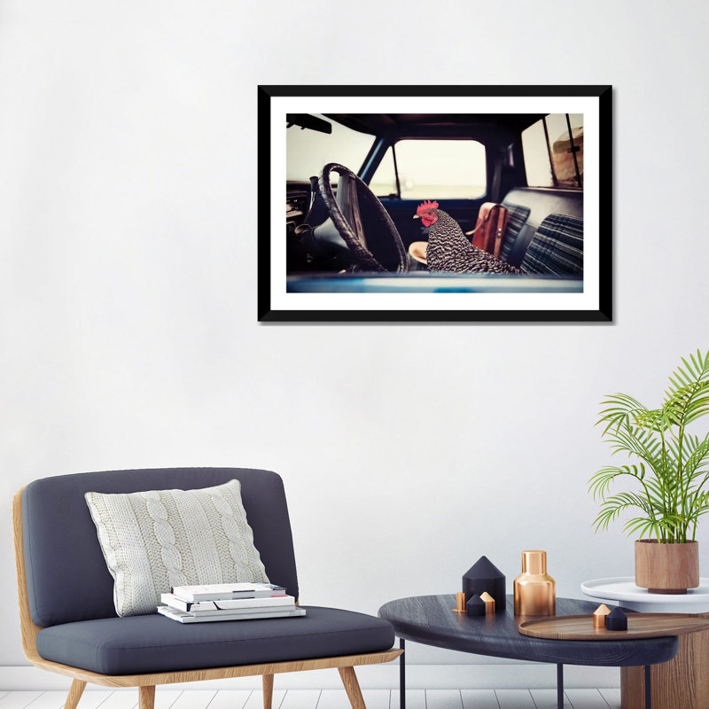 Hen Hen Drive par The Whiskey Ginger - reproduction de photo, H 24 po x l 32 po x P 1 po, Papier noir, Blanc