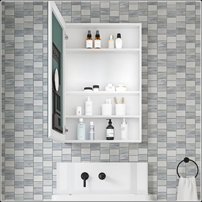 Armoire à pharmacie sans cadre à bord biseauté avec tablettes réglables et rangement dissimulé, parfaite pour les salles de bain modernes