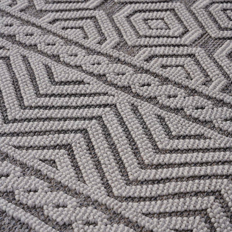Grey/White Geometric Indoor/Outdoor Area Rug, Rectangle 6'7" x 7'9"