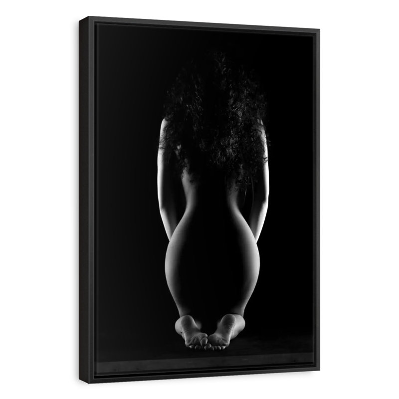 Silhouette de femme nue BW III, Cadre flottant noir, 29 po x 43 po