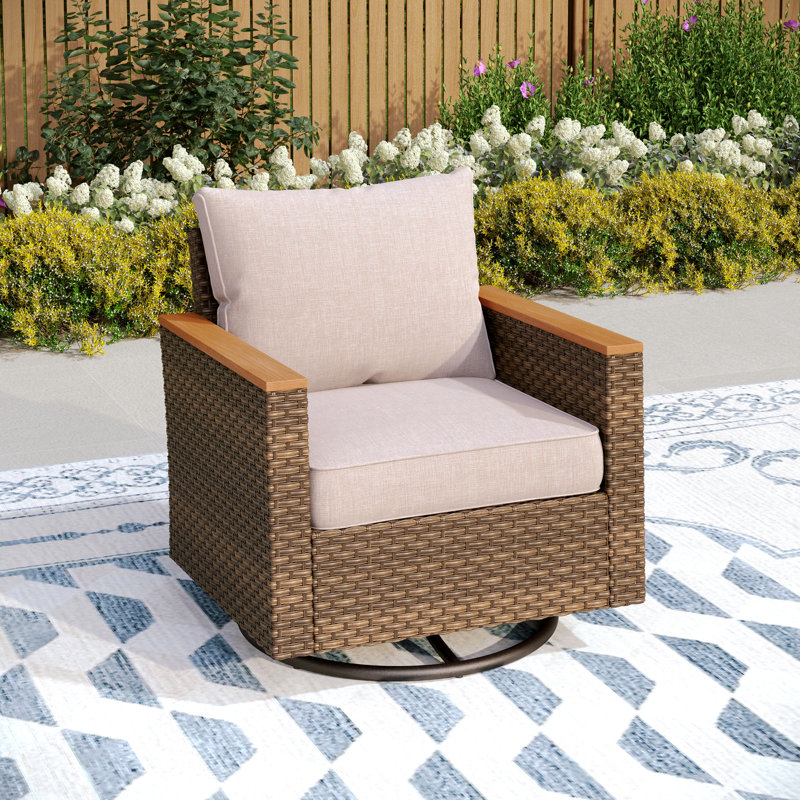 Chaise de patio pivotante en rotin avec coussins Argyri, Beige