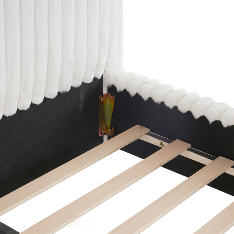 Lit tapissier élégant avec tête ondulée et coutures verticales, Grand lit