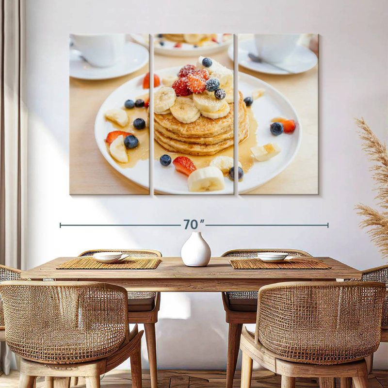 Crêpes à la banane et aux baies, H 28 po x l 45 po