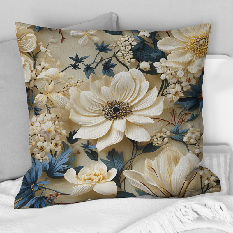 Radiant Lace Inspired Floral Botanics II - Coussin décoratif à imprimé floral, H 18 po x l 18 po