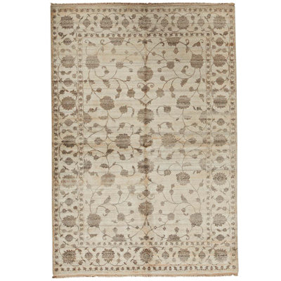 Floral Area Rug in Ivory/Brown