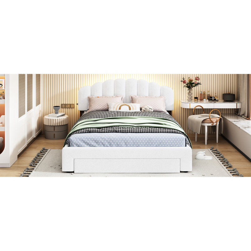 Lit tapissier grand avec tête de lit à rayures avec tiroir de rangement et fonction à DEL, tiroir plateforme en molleton, créant une chambre à coucher confortable,