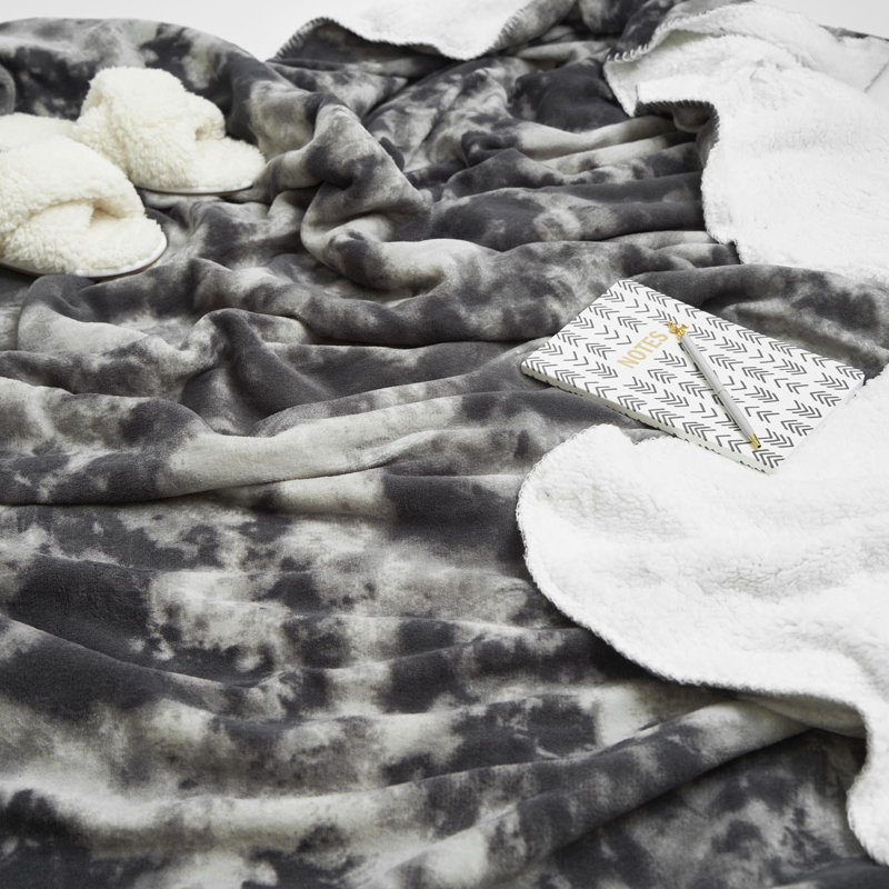 Mukai Throw Blanket, Grey