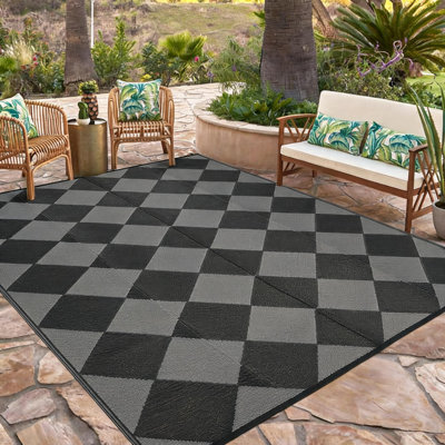 Tapis d'extérieur en paille réversible imperméable en plastique de 8 pi x 10 pi, léger, portable, moderne à carreaux noir / gris, facile à nettoyer, idéal pour les véhicules récréatifs, le camping, le porche, la terrasse, le balcon, la plage - 8 x 10 pi (244 x 304 cm)