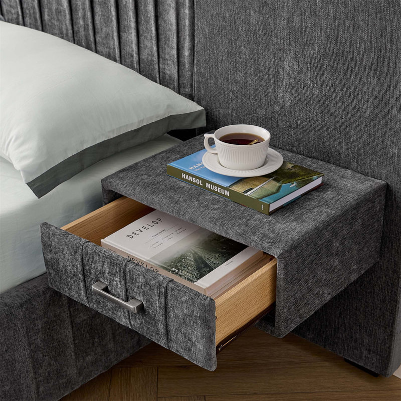 Structure de lit tapissier avec tissu en chenille, conception plissée, lit plateforme avec tête de lit et table de chevet