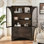 Armoire de rangement vitrée avec 3 tiroirs et tablette réglable en verre, spacieuse et polyvalente