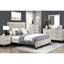 Grand lit plateforme contemporain avec finition en chêne blanc et gris à deux tons, tête de lit tapissier pour la chambre à coucher, tissu beige, assemblage simple, pas de sommier tapissier requis