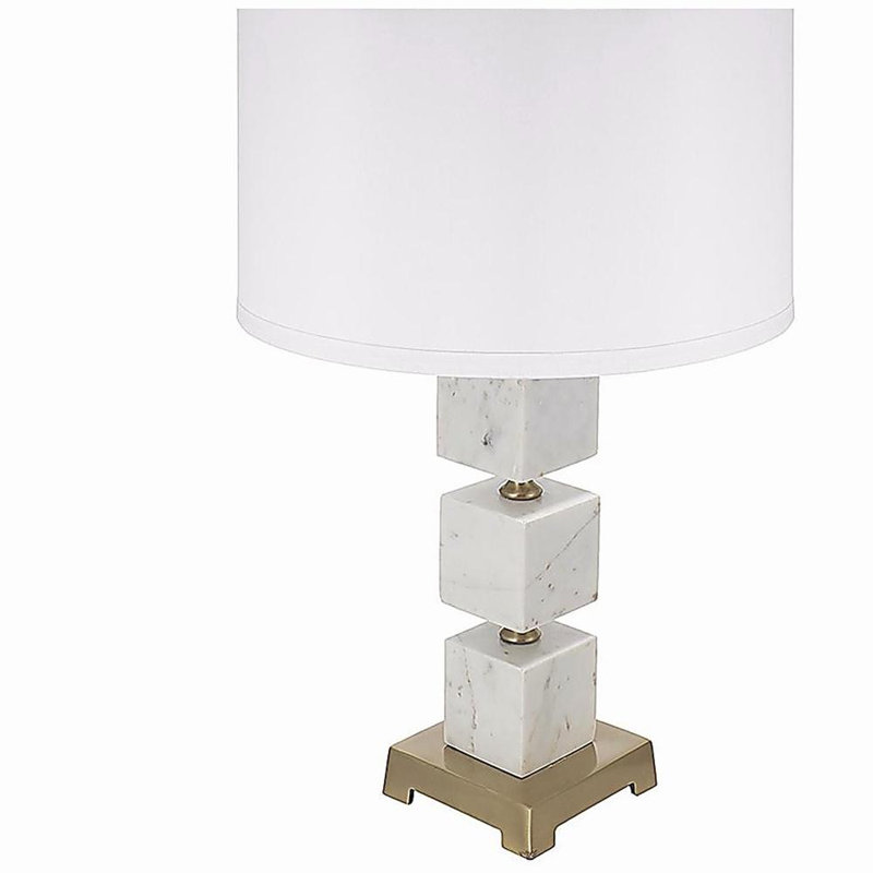Lampe de table cubique en marbre blanc D16 x 26,5 po avec base et corps dorés (assemblage de l'abat-jour requis)