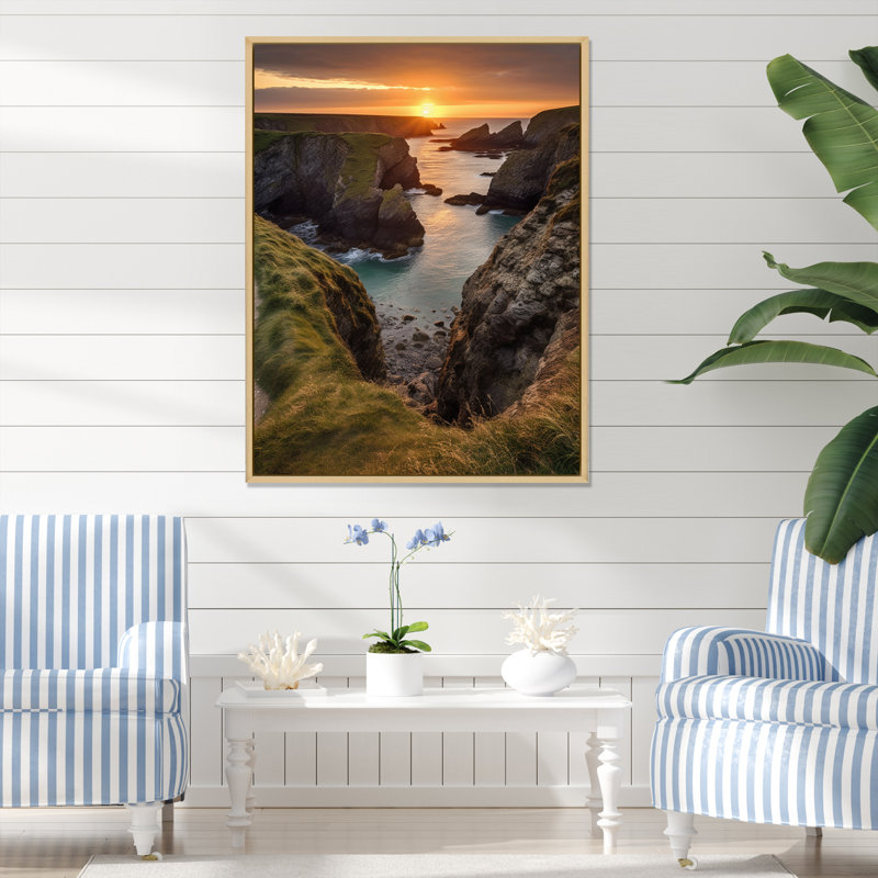 Coucher de soleil sur la falaise II sur toile, H 32 po x l 24 po x P 1 po, Cadre naturel flottant