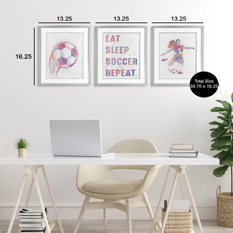 «Minimal Pastel Girl's Soccer», ensemble de 3 reproductions encadrées sous verre, design par Marcus Prime, H 16 po x l 13 po