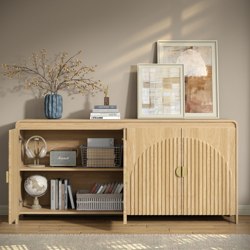 Buffet moderne cannelé de 63 pouces avec portes cintrées, meuble de rangement à 4 portes avec étagères réglables, Natural
