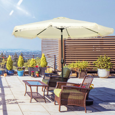 Parasol de patio blanc 9 pi, inclinaison et manivelle, identificateur de spécialité, plissé avec des pampilles, 8 baleines pour terrasse de jardin
